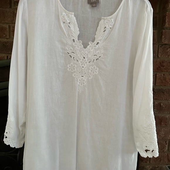 J. Jill Tops - J Jill white embroidered top size Medium